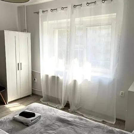 Solidarnosci, Metro, Wi-fi, Tv, Youtube - By Hik * Varšava