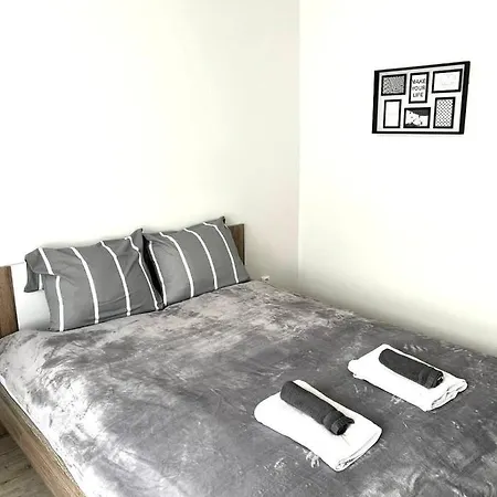 Solidarnosci, Metro, Wi-fi, Tv, Youtube - By Hik